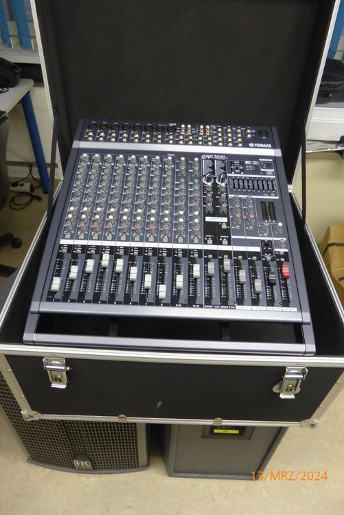 Yamaha EMX 5000 12 Powered Mixer mit 2 x 300 Watt RMS Boxen Kaufen