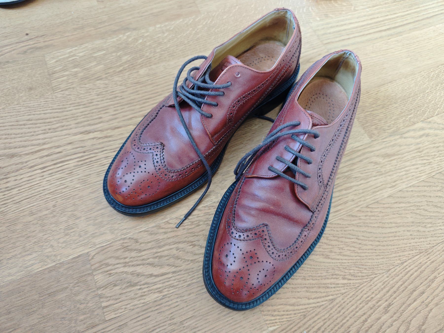 Scarpe da uomo: Navyboot elegante Schuhe aus Leder Gr. 9 / M / 8 – Usato da Zürich venduto da joel.1988