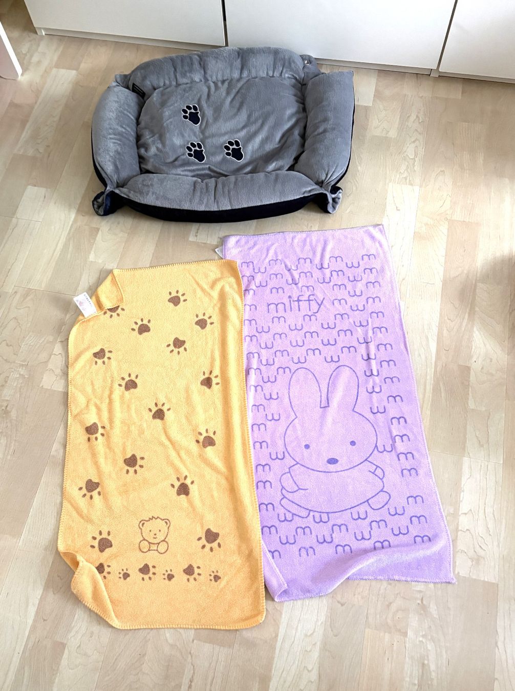 Coperte: Hunde oder Katzenbett mit 2 Decken – Nuovo (secondo la descrizione) da Glattbrugg venduto da Ariel012 2