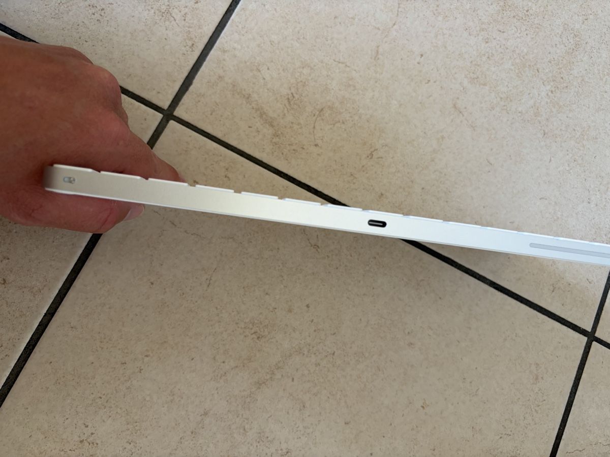 Apple Claviers: Apple Keyboard and Mouse  – D'occasion à Lausanne par LePetitBrocanteur 2