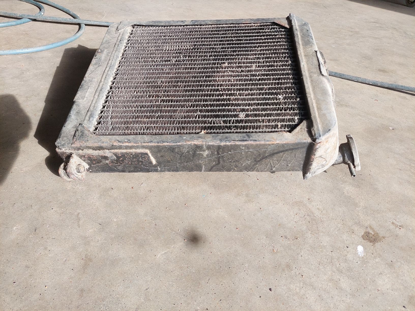 Tutti pezzi di ricambio auto: radiateur Morgan +8 – Usato da Thierrens venduto da Tbox 3