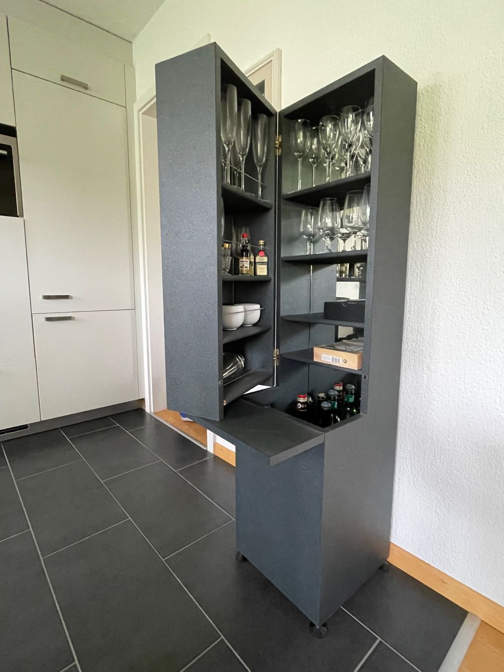 Commodes: Designklassiker Barcontainer – D'occasion à Bülach par reg_2yc8