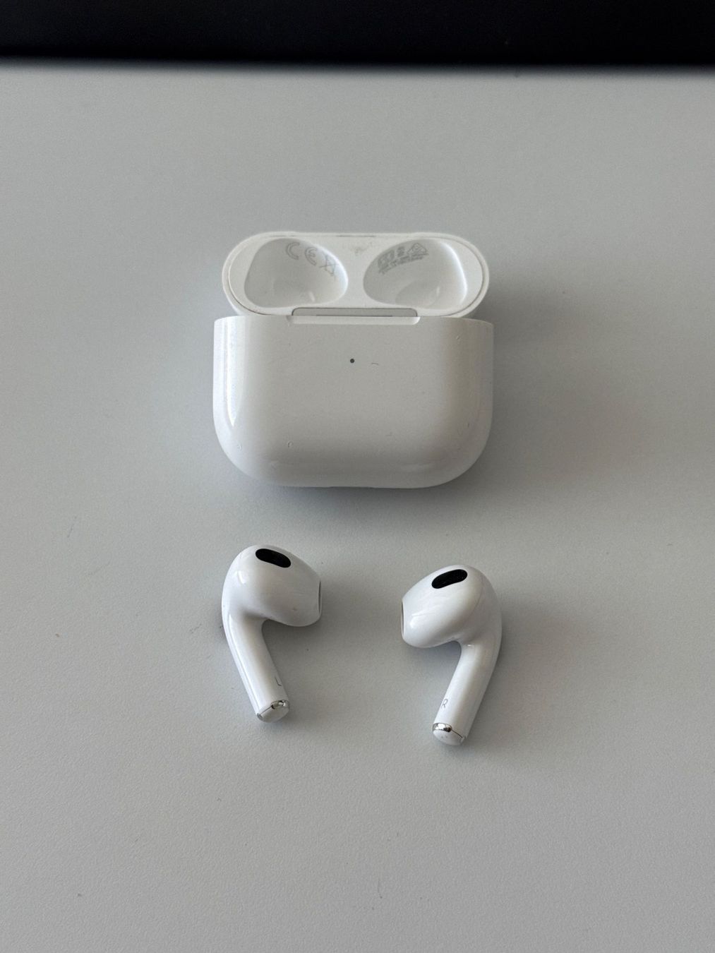 Apple Cuffie: Apple AirPods 3. Generation mit Lightning Ladebuchse – Usato da Herrliberg venduto da iankaltenrieder 2