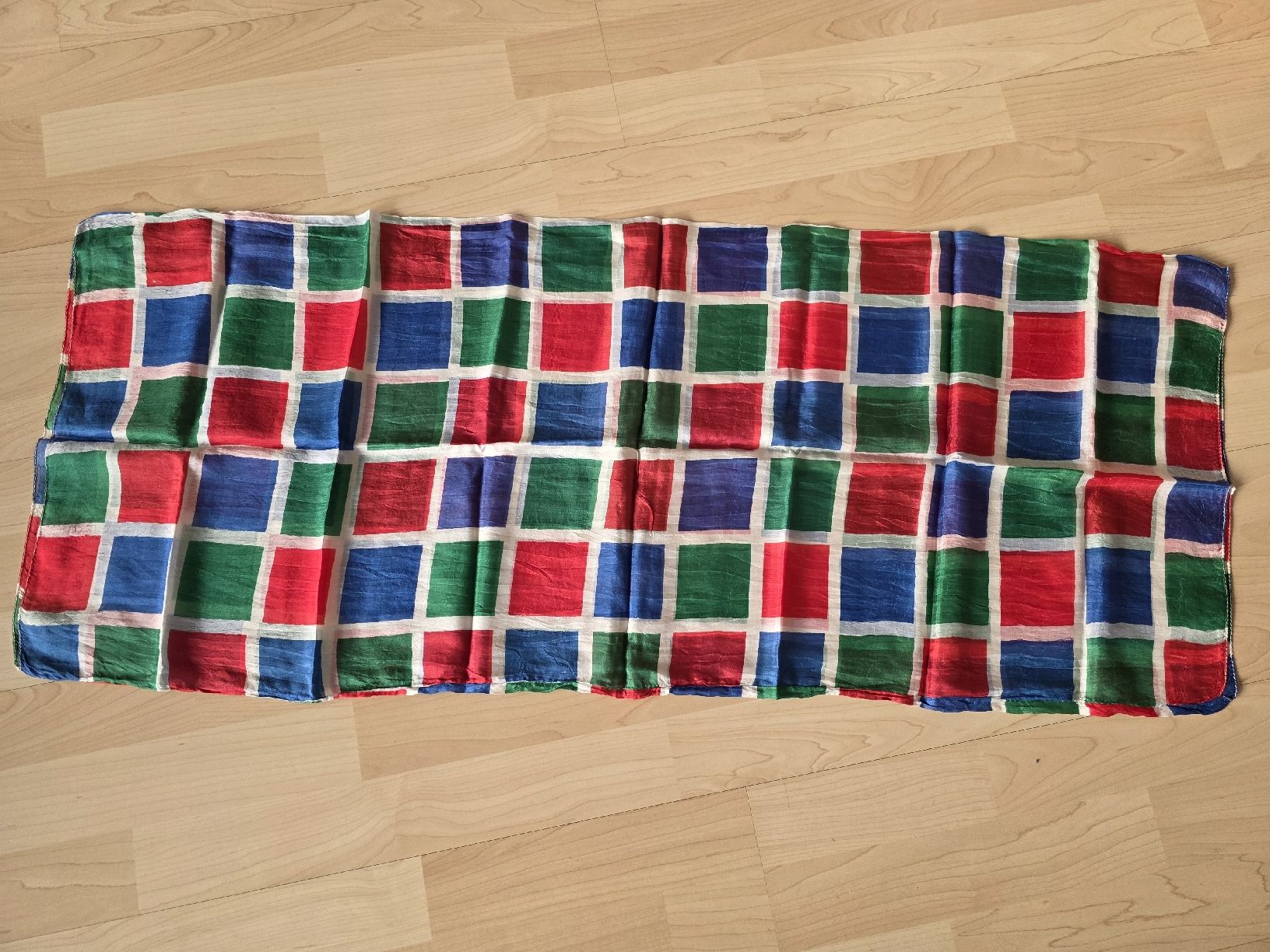 Foulard & Sciarpe: Schöner Vintage-Seidenschal mit Karomuster – Usato da Suhr venduto da andreas_2008