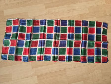 Schöner Vintage-Seidenschal mit Karomuster