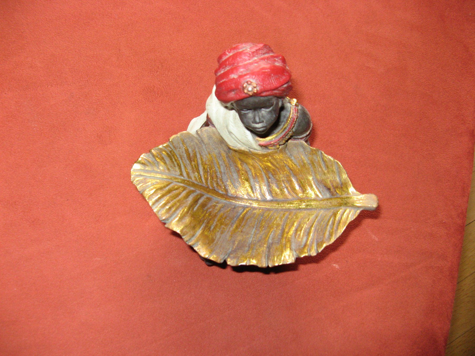 Statuette: sitzender Mohr mit goldenem Blatt – Usato da Zürich venduto da apil 5