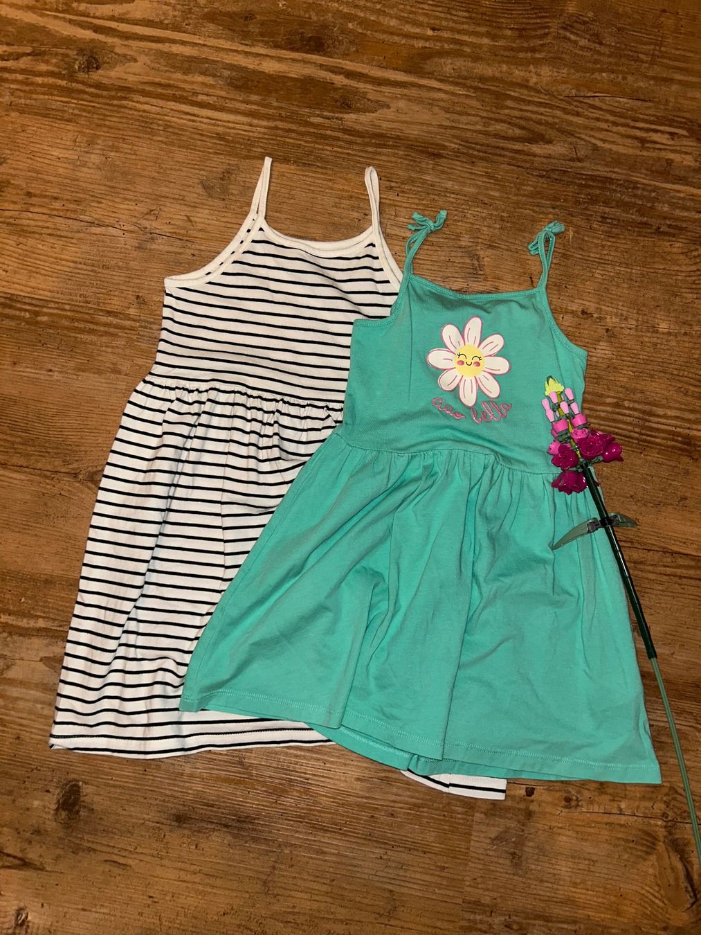 Vestiti & Gonne: 2 Sommerkleider 104/110 – Usato da Safenwil venduto da 2hand_aber_wertvoll