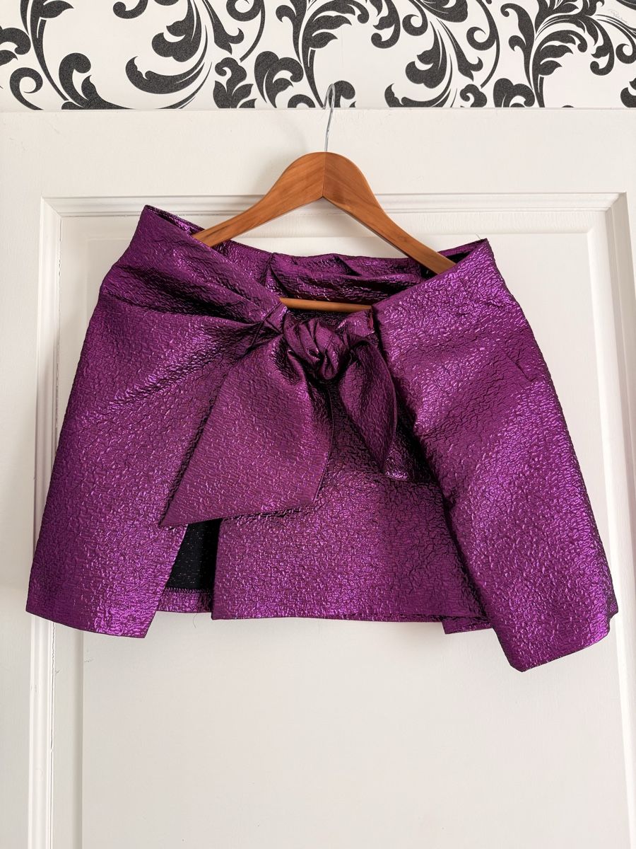 Zara Gonne: Zara Metallic Purple Mini Skirt – Nuovo (secondo la descrizione) da Corsier-sur-Vevey venduto da Kristina.Nova 1