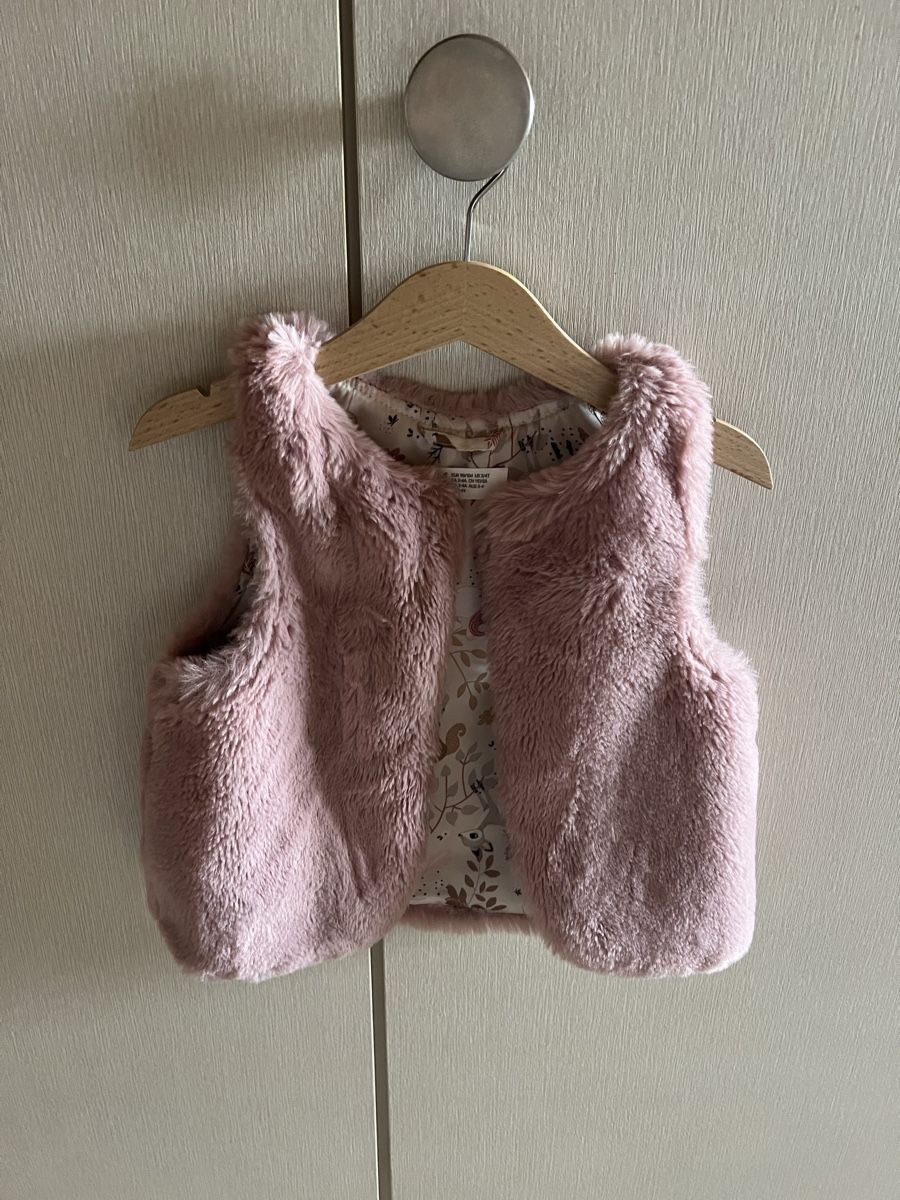 H&M Altro abbigliamento per bambina: H&M Fellweste Grösse 98/104 – Usato da Inwil venduto da Karenstone