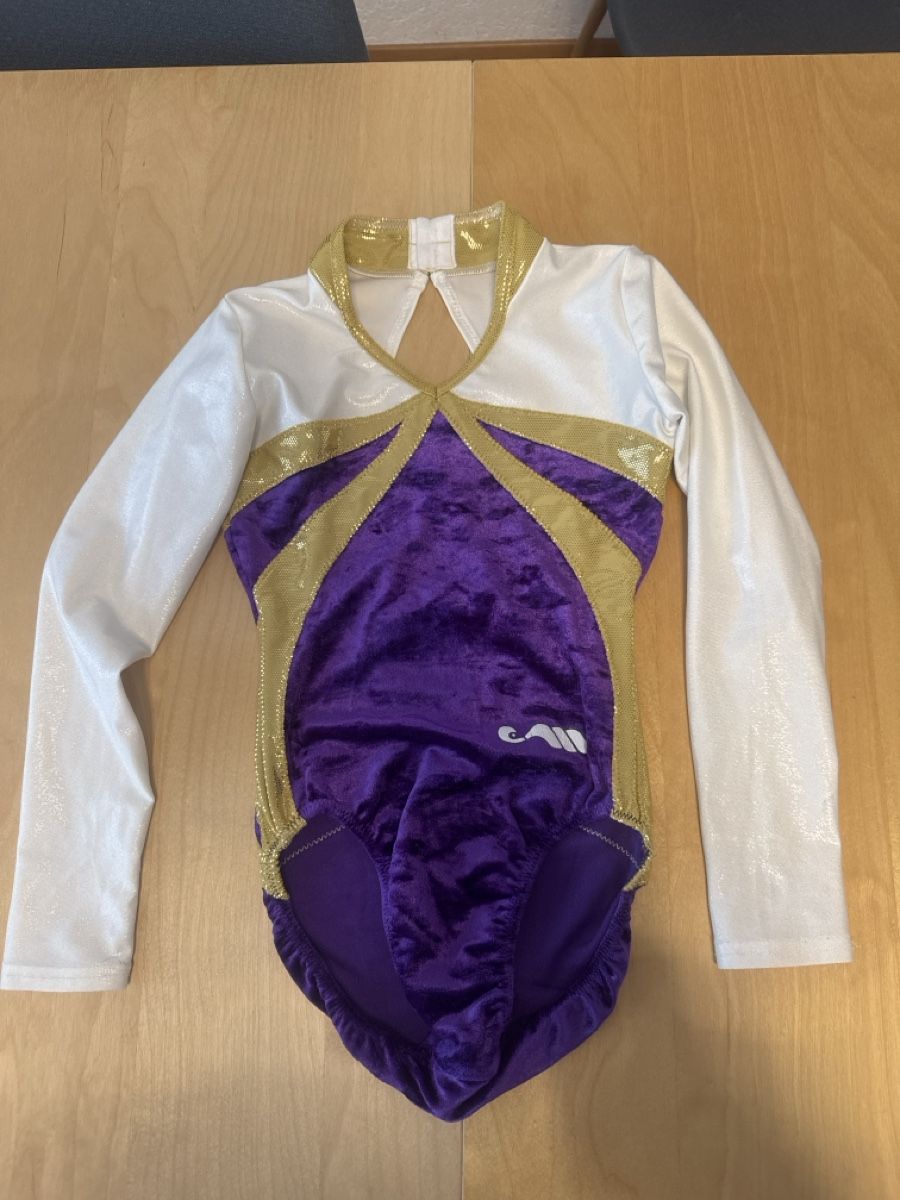 Completi: Turndress 152 mit Hosen – Usato da Schmerikon venduto da BiancaM03 1