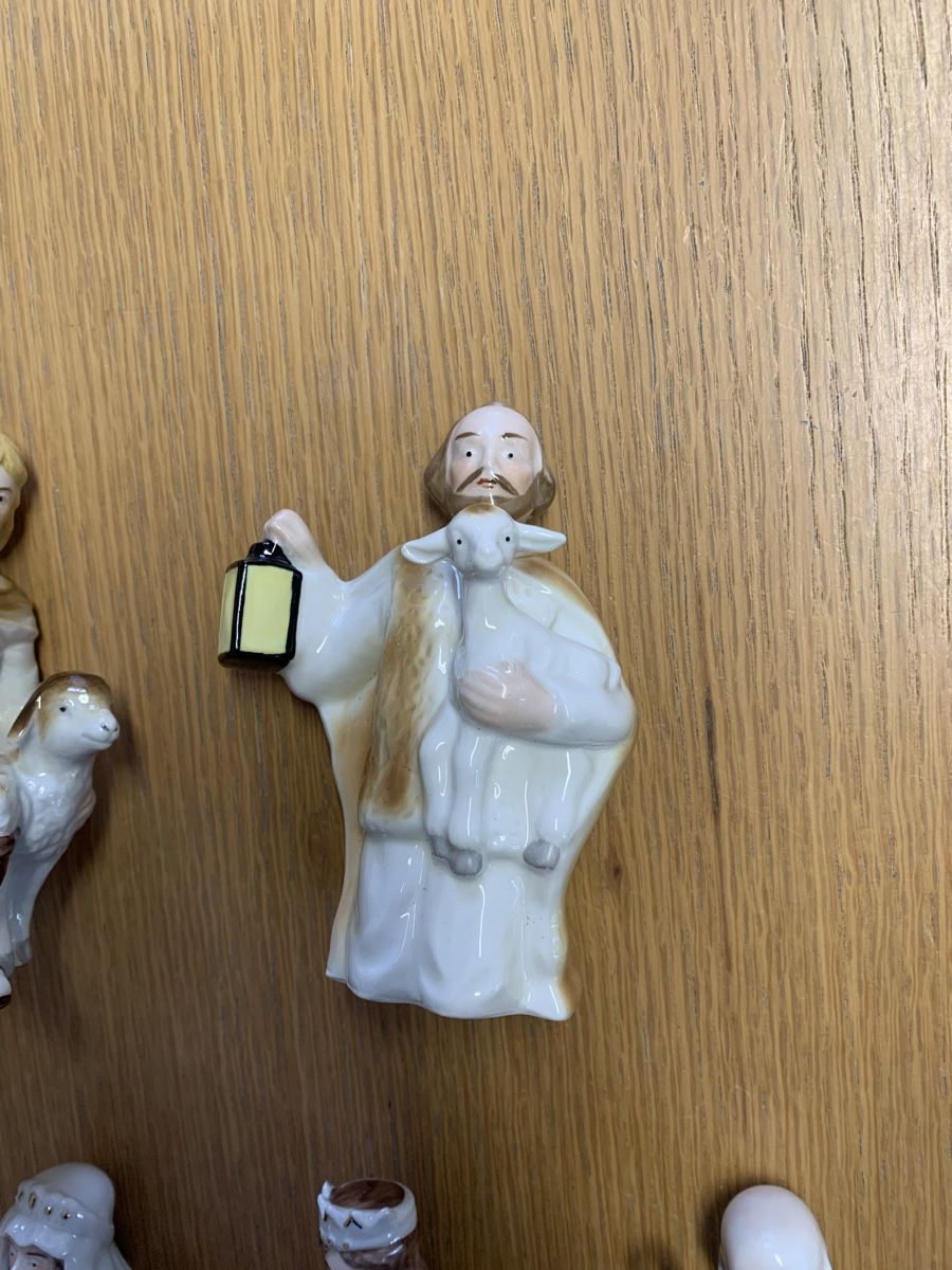 Statuette: Krippenfiguren aus Keramik, schon etwas Älter – Usato da Winden venduto da EmilNeu 4