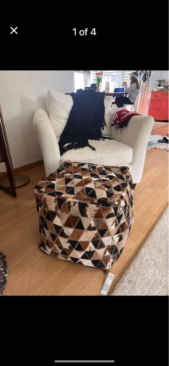 Hocker: Cowhide Ottoman, new with tags - unstuffed – Neu und originalverpackt aus Wädenswil von lucy-ethel
