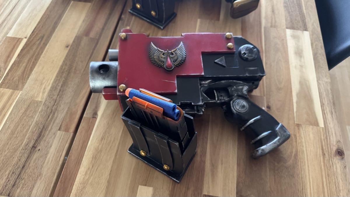 Nerf Giocattoli: Warhammer 40K - Bolt Pistol, Bloodangels – Nuovo (secondo la descrizione) da Niederbipp venduto da Irusvirus 1
