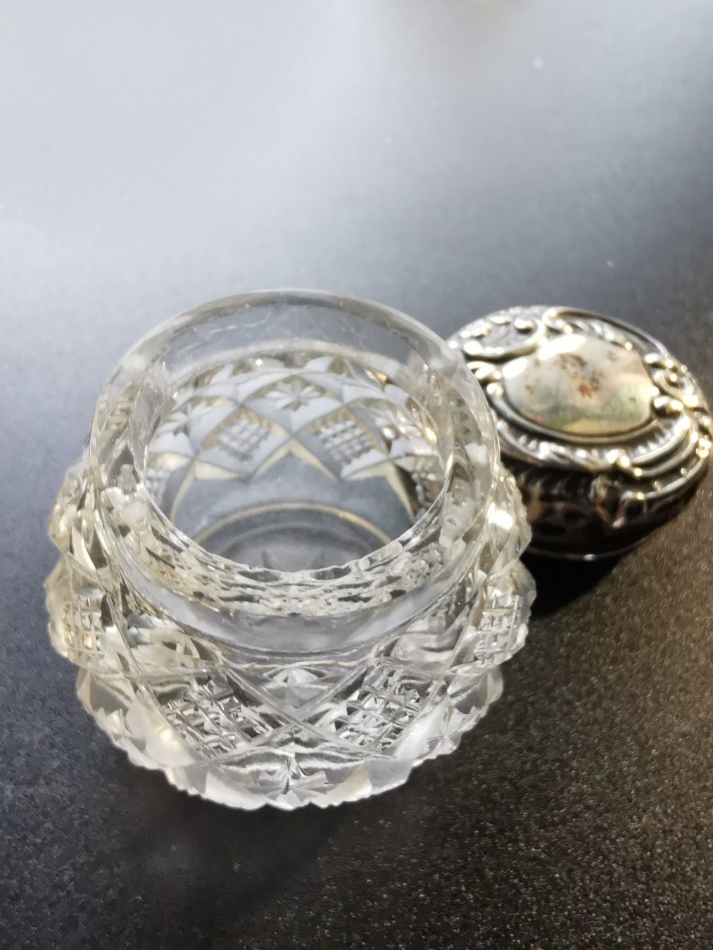 Flaconi: Parfümflacon oder Crème-Töpfli, Silberdeckel, um 1889/1890 – Usato da Dübendorf venduto da aschiduebendorf 4