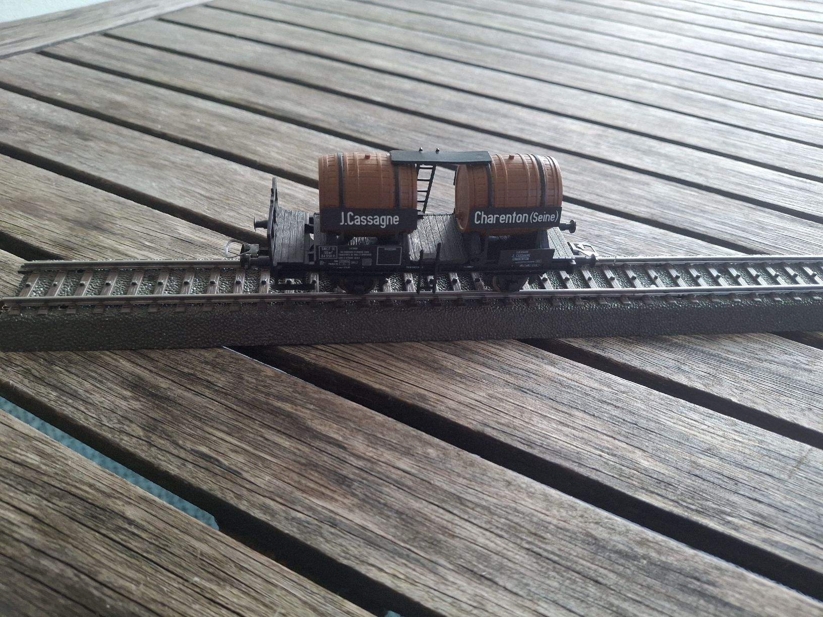 Roco Modelleisenbahnen: Modellbahn Wagen mit zwei Fässern gebraucht  – Gebraucht aus Balsthal von Koch016 3