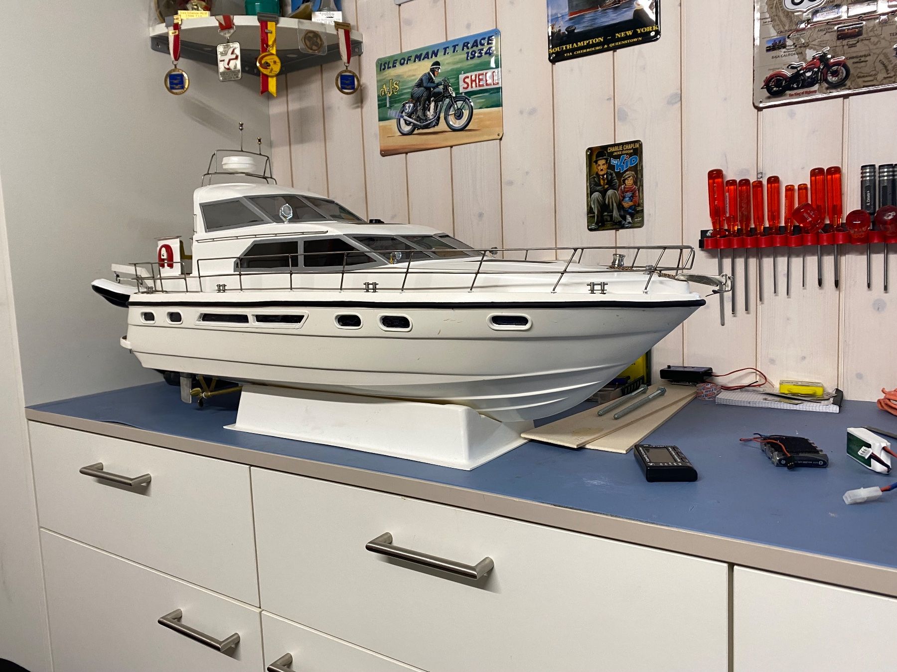 Modellismo RC: RC Motoryacht Broom 44 – Usato da Frutigen venduto da urs_bgh7 1
