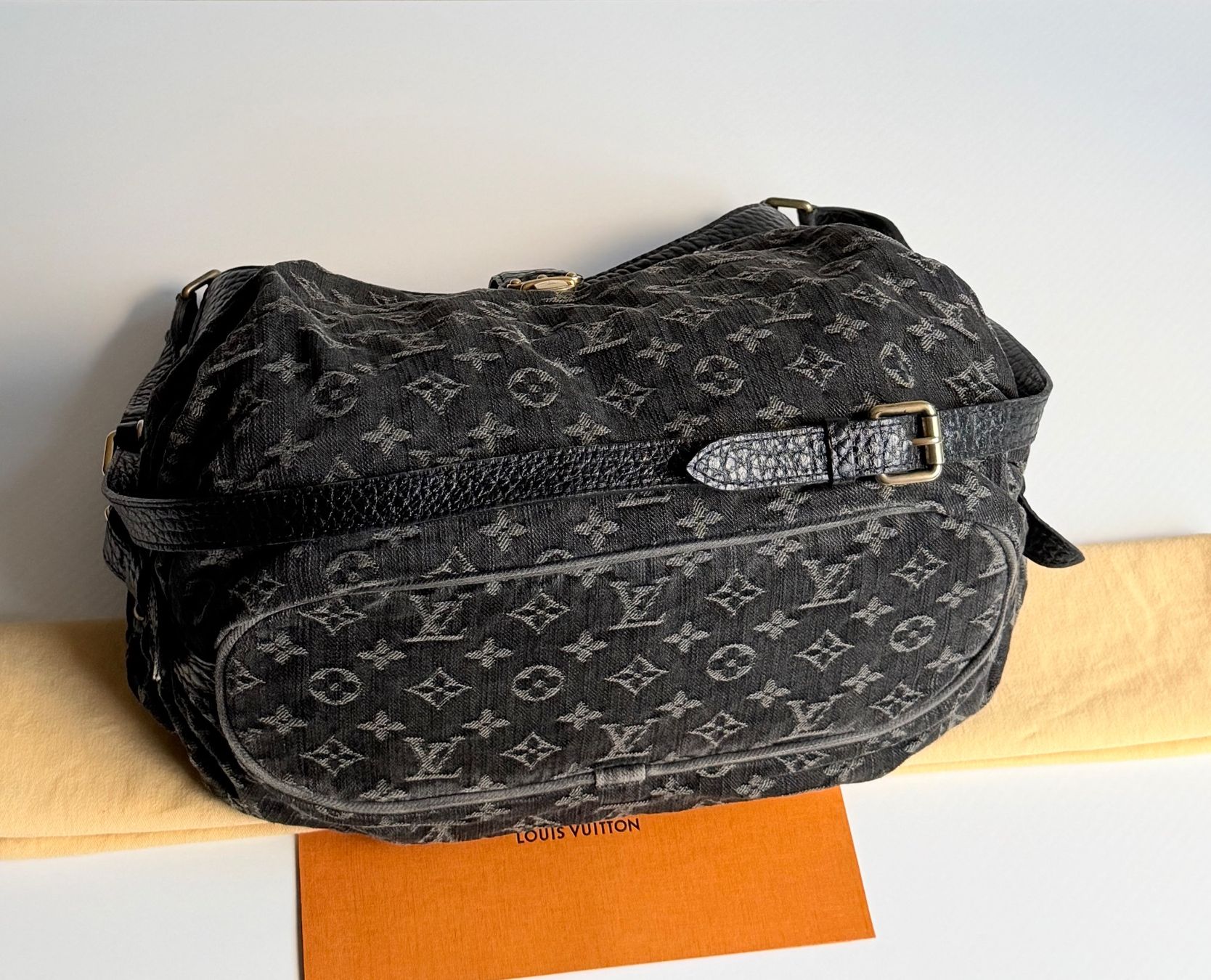 Louis Vuitton Borse da donna: Louis Vuitton Demin Mahina – Usato da Reinach AG venduto da gab_8s7m 6