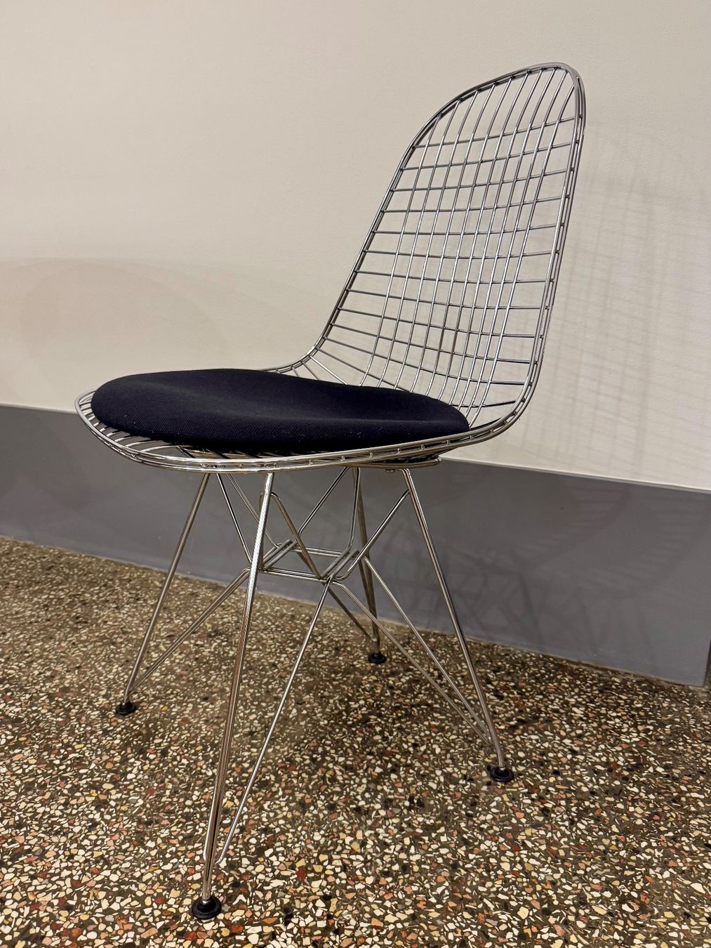 Vitra Stühle: Eames Vitra Wire Chair – Gebraucht aus Bern von jensstr1979