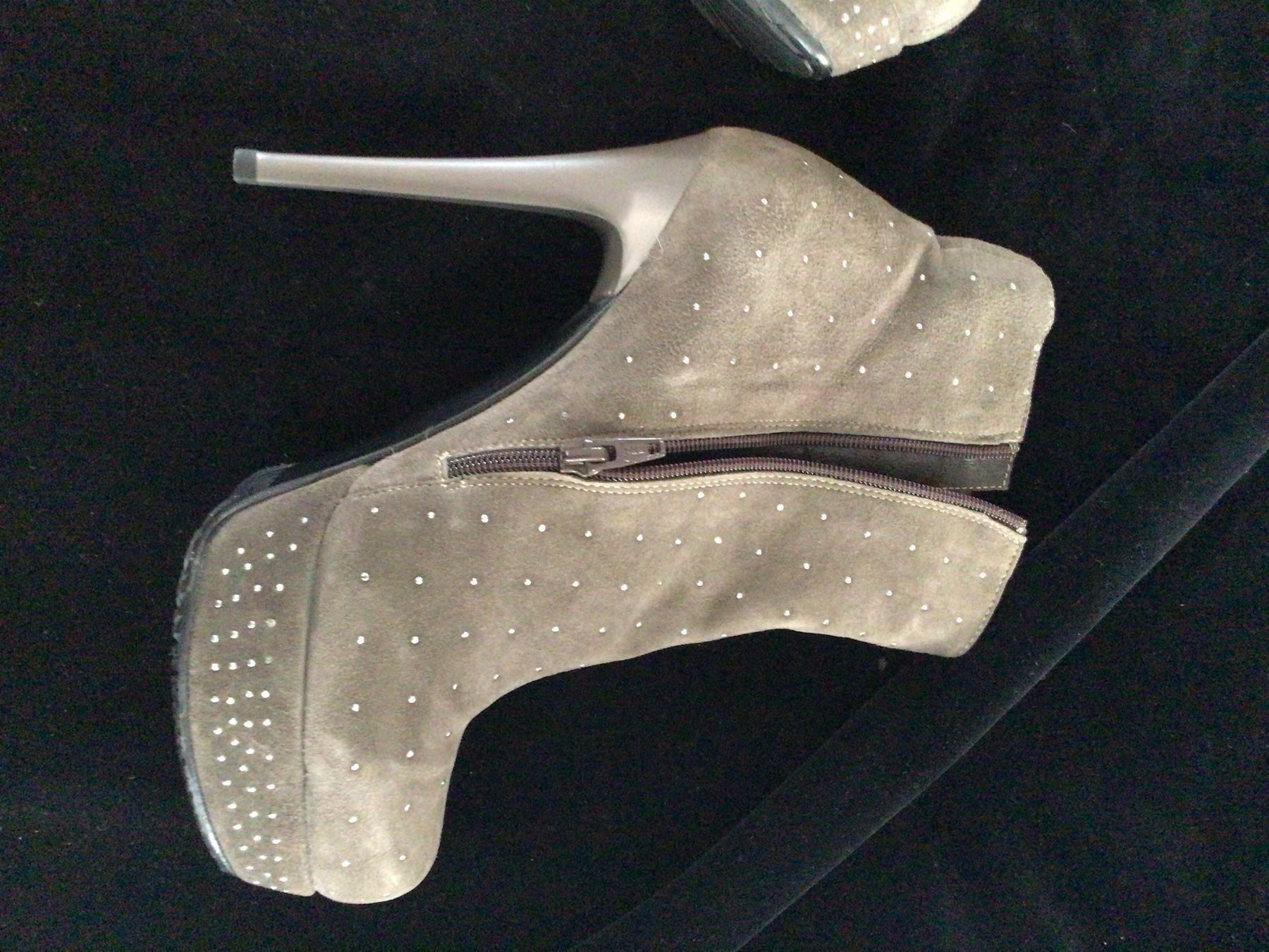 Scarpe da donna: Stiefel Hand Made neu Gr. 39,5 – Nuovo (secondo la descrizione) da Rickenbach SZ venduto da Montagmorgen12 1