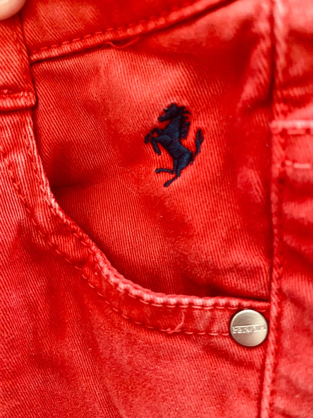 Ferrari Pantaloni: Ferrari Kinder Jeans rot Grösse 12M – Usato da Siegershausen venduto da Minneola 3