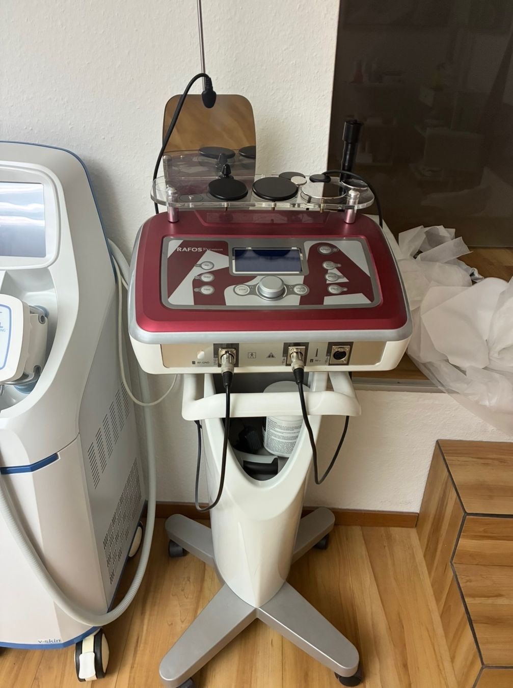 Medizinische Geräte: Professionelle Kosmetikgeräte – top Zustand – zu verkaufen – Gebraucht aus Zürich von enz_rxg7 2
