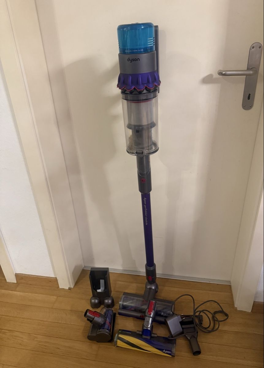 Dyson Staubsauger & Zubehör: Dyson gen5detect Staubsauger – Gebraucht aus Affoltern am Albis von elm_8xgs