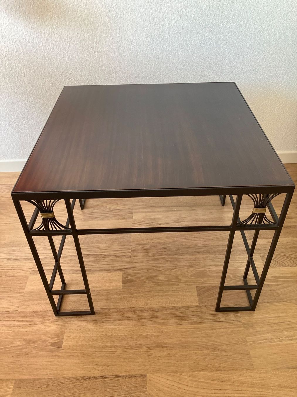 Tables de nuit: Beistelltisch muss bis 29.05 weg – Neuf (Voir description) à Biel/Bienne par pet_85b6
