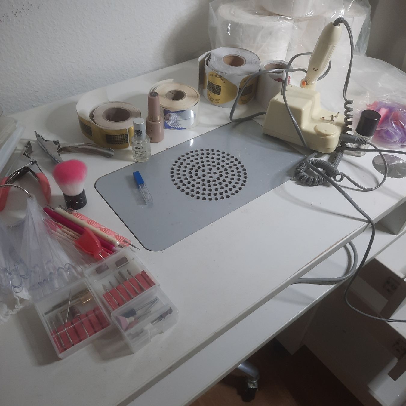 Tavoli: Nageltisch weiss mit integriertem Absaugsystem – Usato da Solothurn venduto da lsc_pf99 1