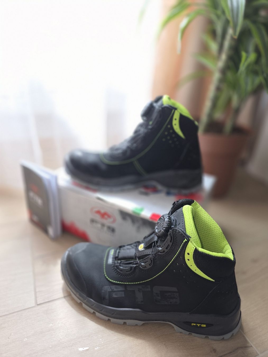 Herrenschuhe: Chaussures de sécurité hautes FTG Falcon-Boa - S3 SRC ESD -  – Neu (gemäss Beschreibung) aus Travers von adr_qyj5