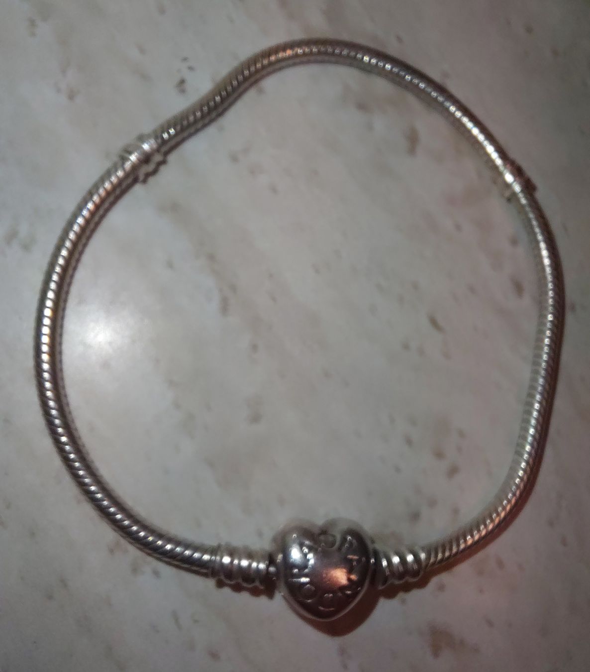 Pandora Armbänder & -reifen: pandora charm-armband – Gebraucht aus Egg b. Zürich von kak_f7xz