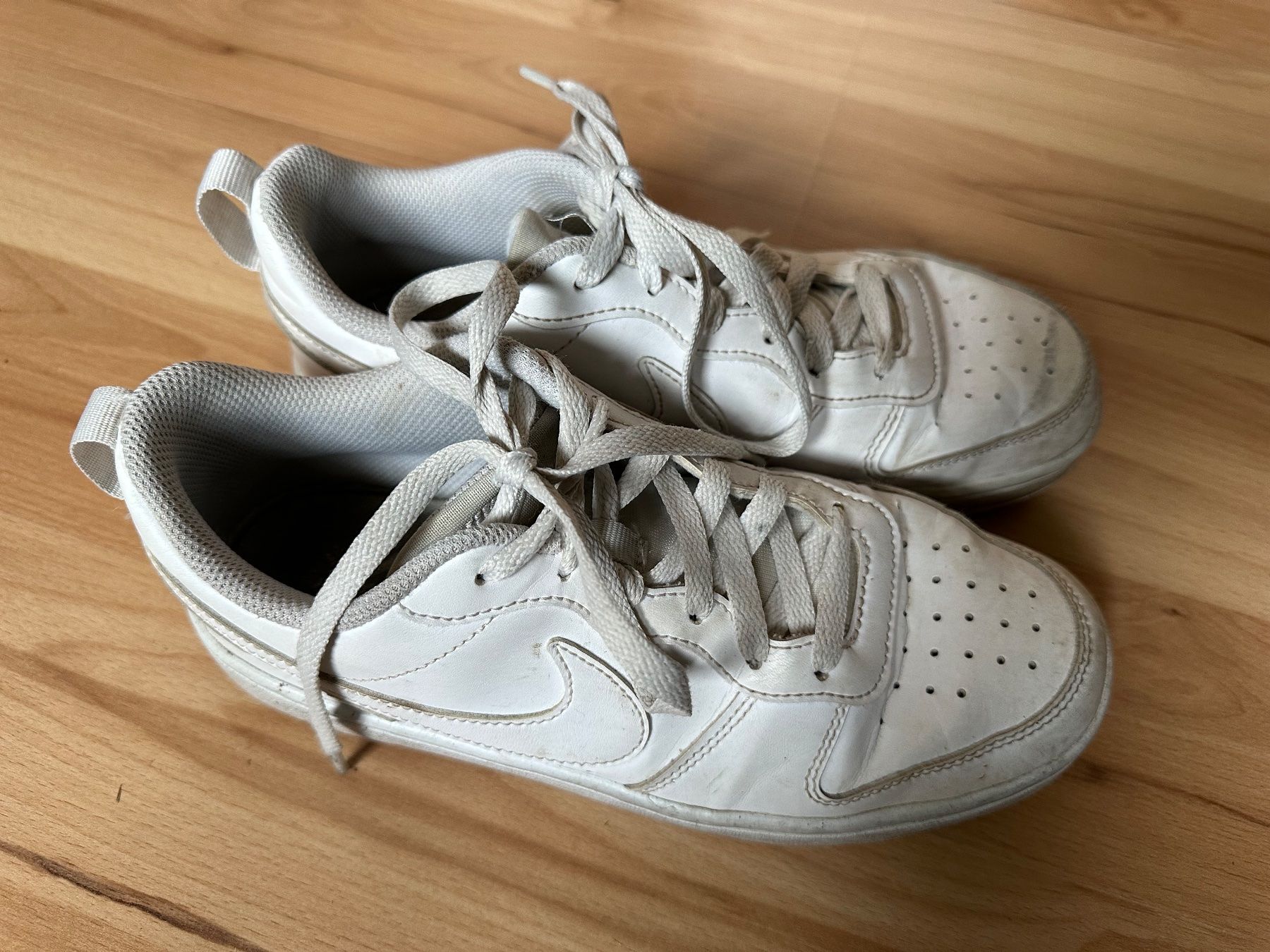 Nike Scarpe da donna: Nike Damen Grösse 38 24cm weiss – Usato da Hausen AG venduto da dege02