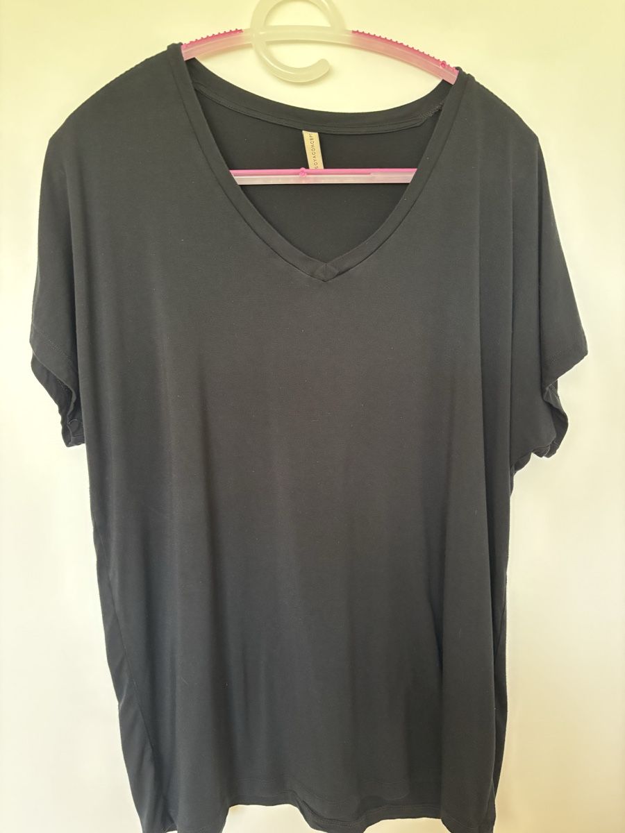 T-Shirts: Damen T-Shirt schwarz Grösse L – Gebraucht aus Jona von ardnas04