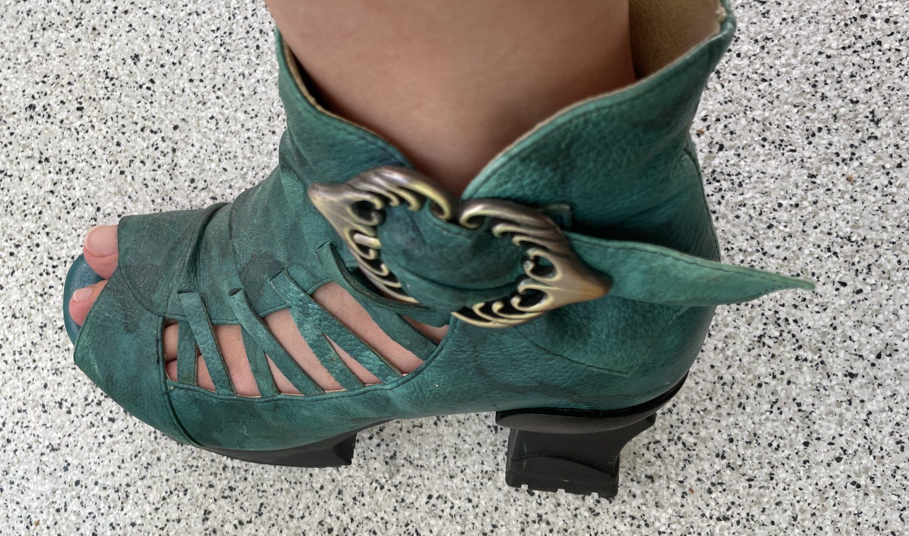 Scarpe da donna: Wunderschöne ausgefallene Schuhe – Usato da Bern venduto da .DolceVita. 1