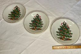 3 Weihnachtsteller mit Tannenbaum-Motiv, Goldrand. Neu