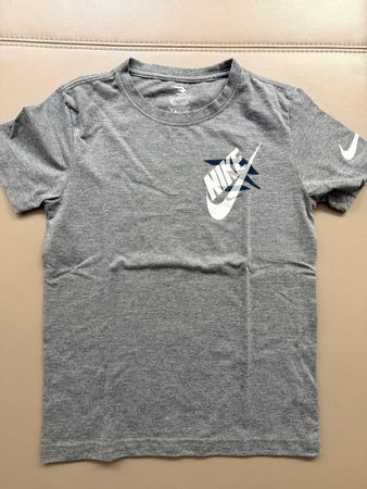 Nike T-Shirt short sleeve grey size S 8-10 years like new