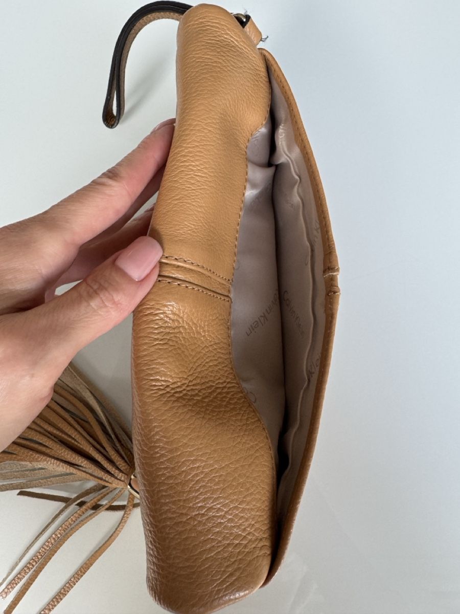 Calvin Klein Borse da donna: GENTLY USED CALVIN KLEIN GENUINE LEATHER CLUTCH – Usato da Forch venduto da ele_9gsf 2