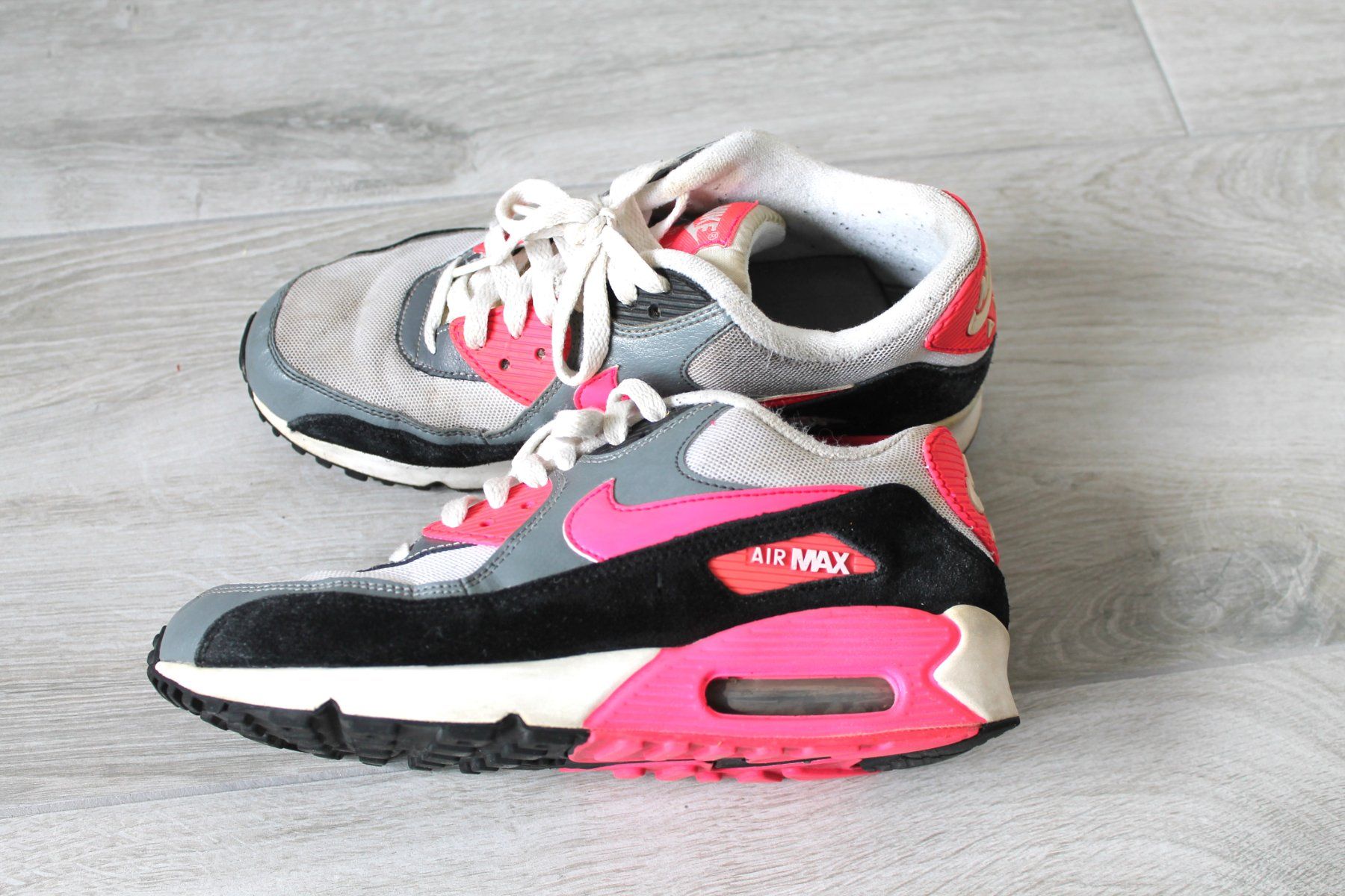 Nike Scarpe da donna: NIKE Air taille 38.5 – Usato da Chez-le-Bart venduto da jasse 1