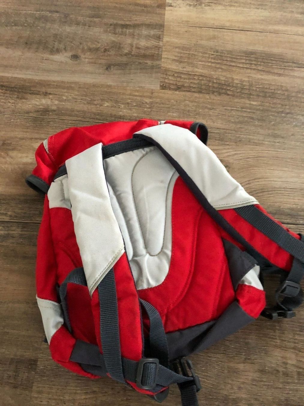 Borse & Zaini: Rucksack Kinde Mc Kinley rot grau 10l – Usato da Steffisburg venduto da Aare77 1
