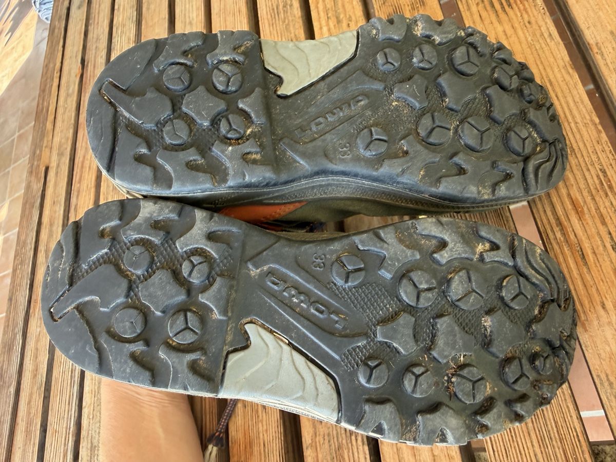 Lowa Scarpe per ragazzi: Wanderschuhe LOWA 33 – Usato da Nussbaumen AG venduto da sputnikrules 3