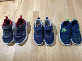 Baskets et pantoufles, Turnschuhe und Hausschuhe, taille 27