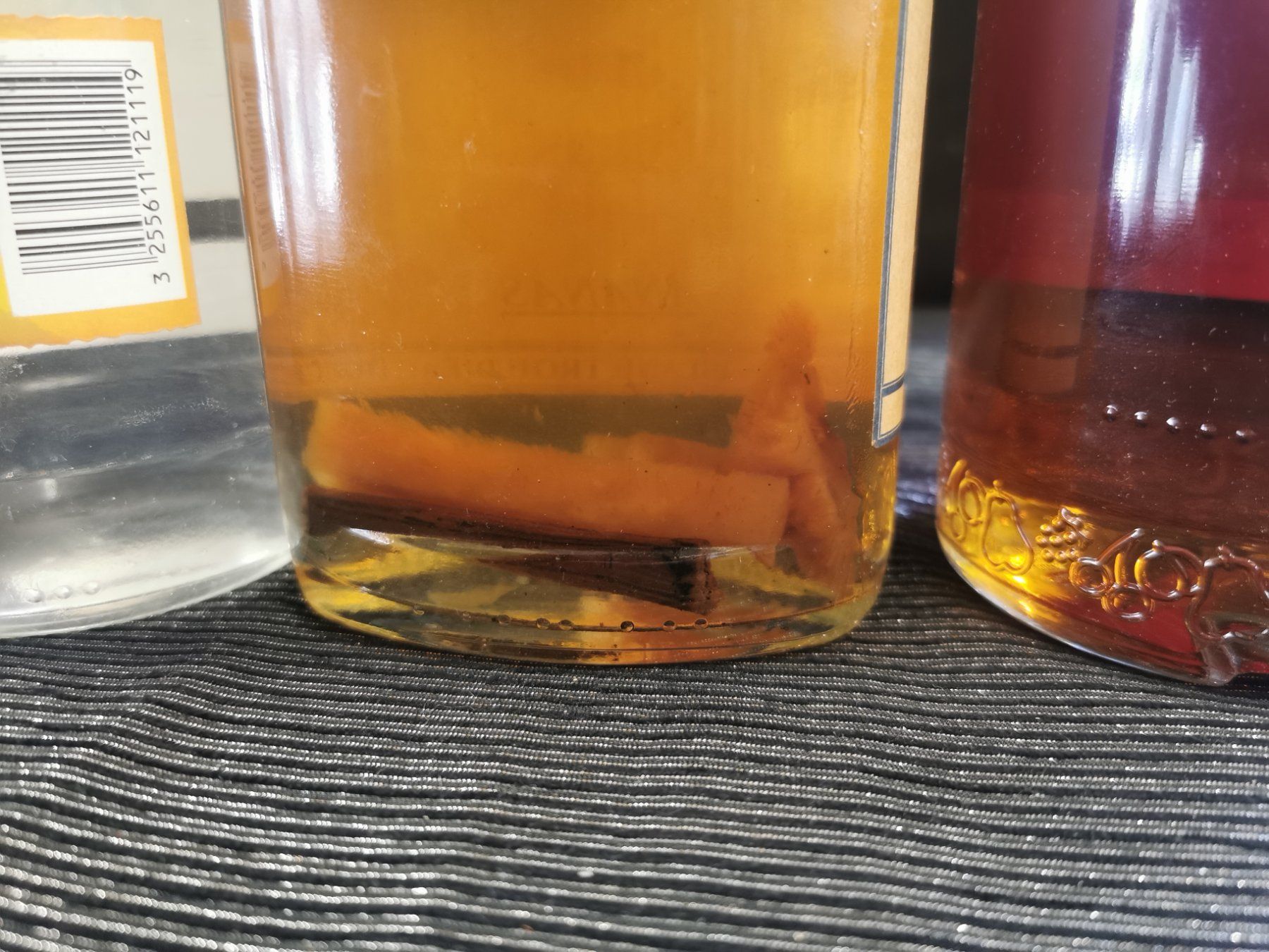 Bevande alcoliche: 3 BOUTEILLES MIXTE RHUN ENTAMÉES – Usato da Genève venduto da Leboucheoreilles 7