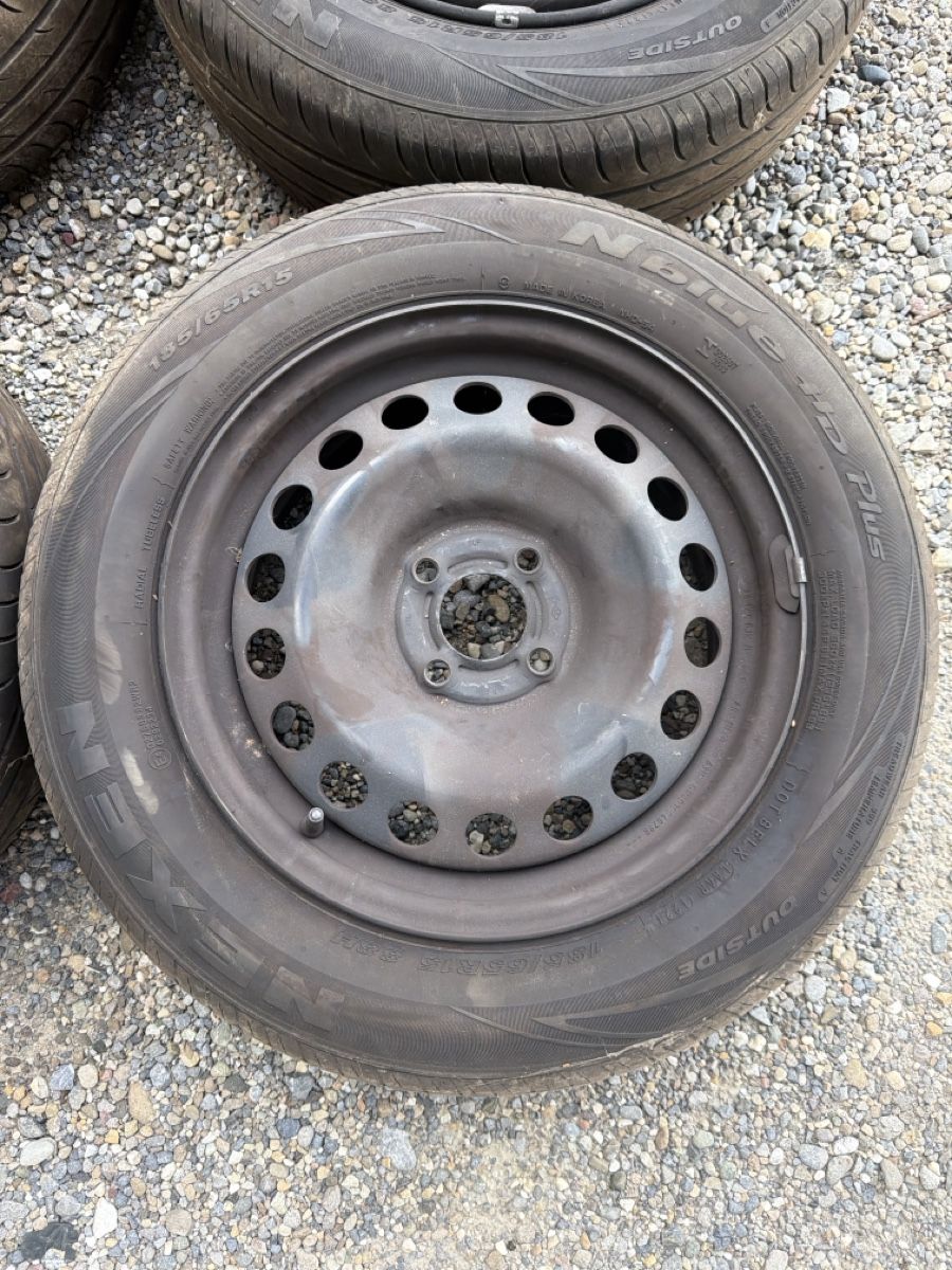 Pneumatici & Ruote complete: Felgen mit Pneu Dacia Dokker – Usato da Hasle LU venduto da Aentlibuecher_91 3