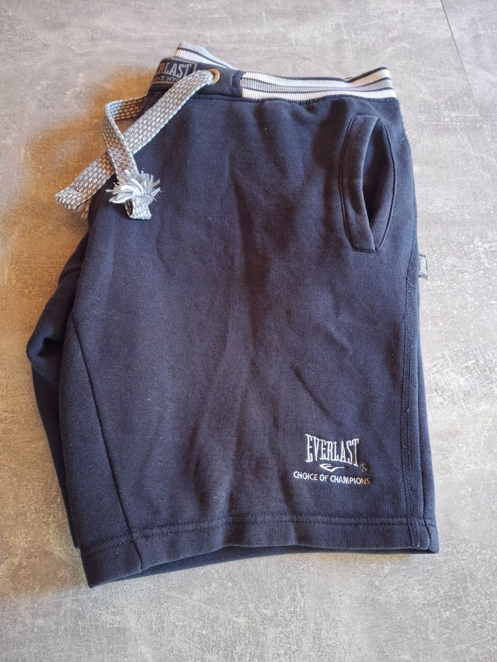 Pantaloni: Short taille L marque Everlast 70% coton – Usato da Villiers venduto da san_jn5w 8