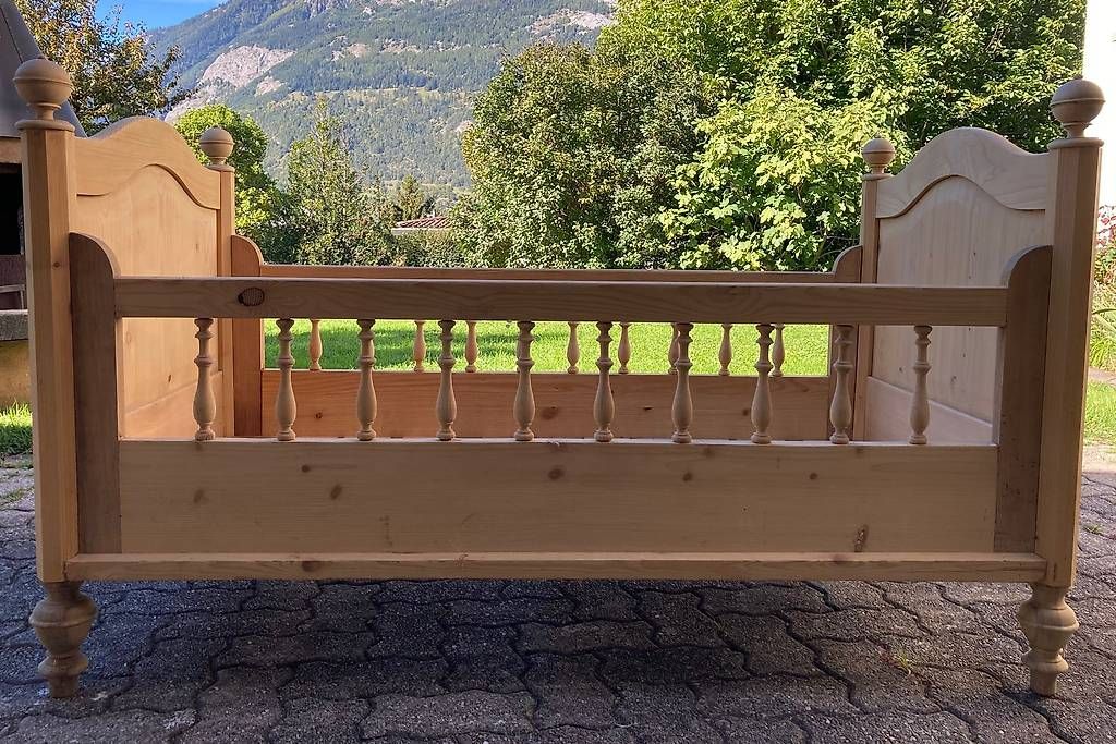 Letti: Wunderschönes Kinderbett aus massivem Holz – Usato da Chur venduto da mchermann