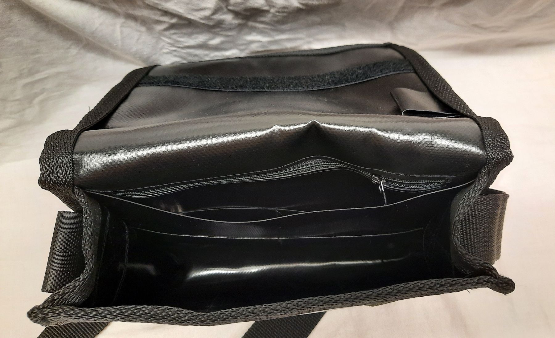 Sacs femmes: Blachenhandtasche mit Kunstleder neuCHF.28.00 – Neuf (Voir description) à Spreitenbach par Margot-09 2