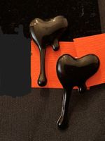 Boucles d'oreilles coeurs coulants, noirs laqués