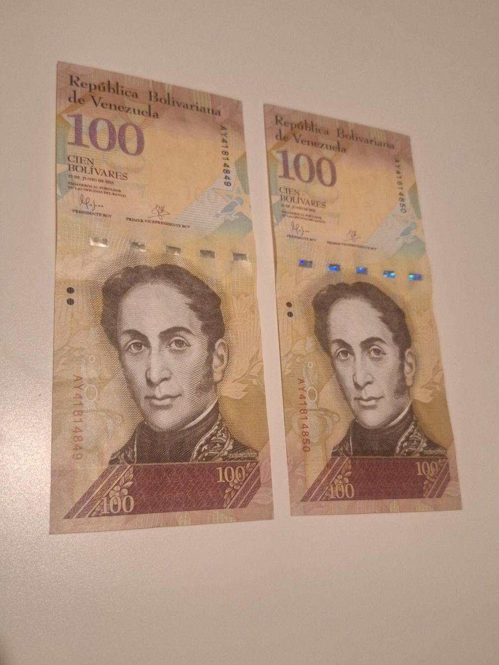 Billets de banque: Billets 100 BvF Venezuela, 2 numéros consecutifs – D'occasion à Goldach par Mischyta