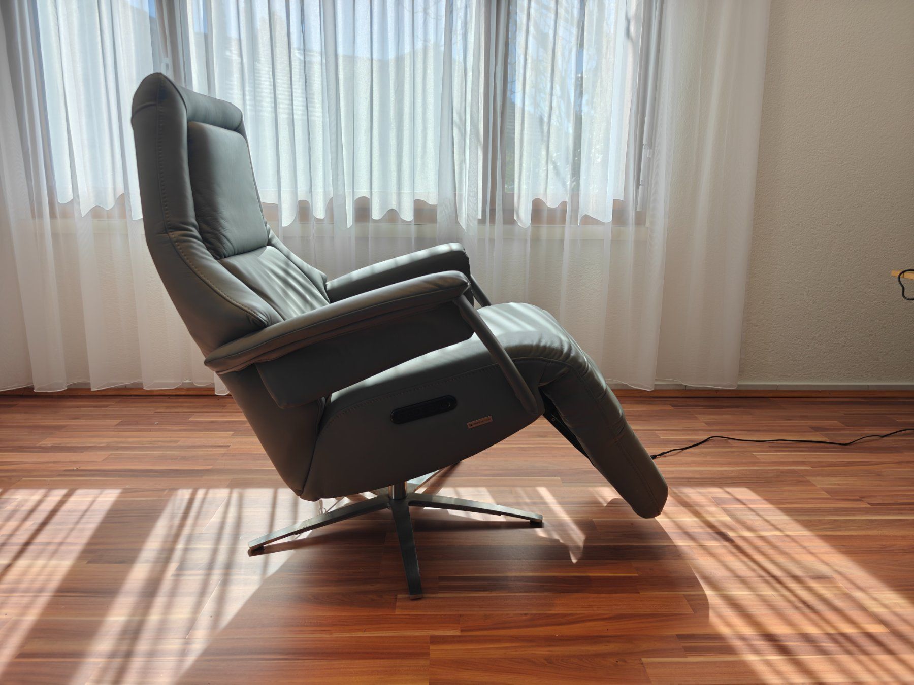 Poltrone: Design elektrischer relax Sessel Leder hellgrau, Neu! – Nuovo (secondo la descrizione) da Adligenswil venduto da Rsletu 2