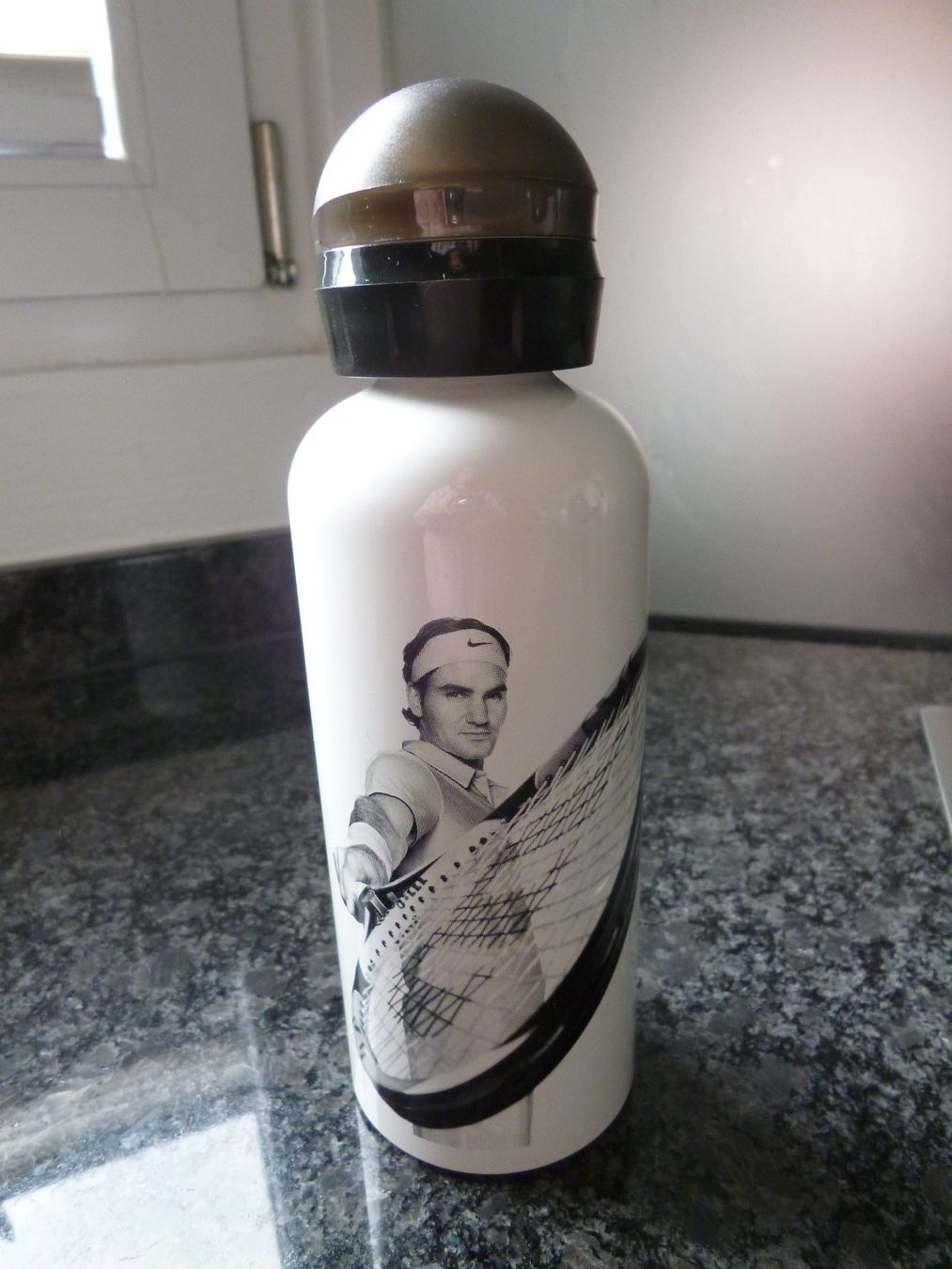 Sigg Borracce & Thermos: Sigg-Flasche Roger Federer Credit Suisse  NEU – Nuovo (secondo la descrizione) da Dättlikon venduto da Mamakuga 9