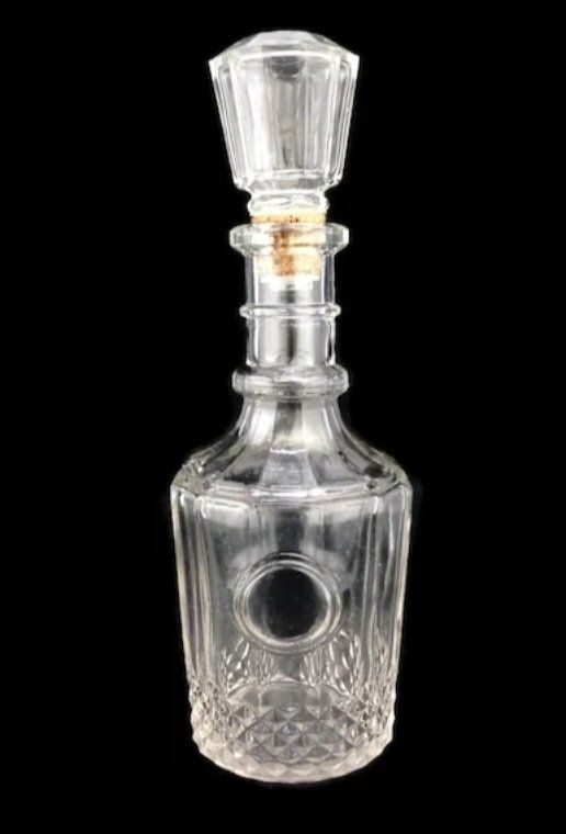 Caraffe: Antike Glaskaraffe 27 cm hoch mit Siegel – Usato da Winterthur venduto da bibummi